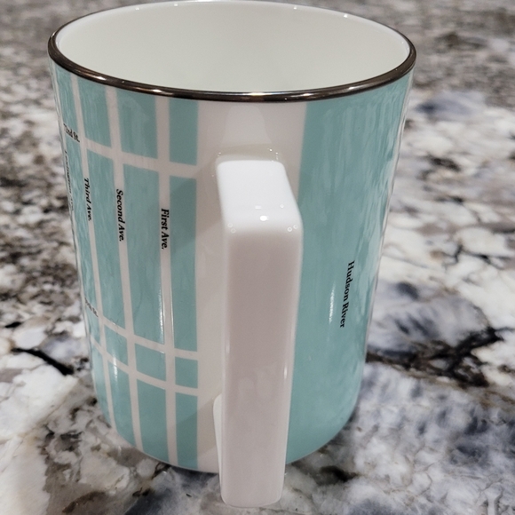 TIFFANY & CO. Manhattan Mug Fine Bone China Map of New York Serial Number Set - Picture 9 of 12